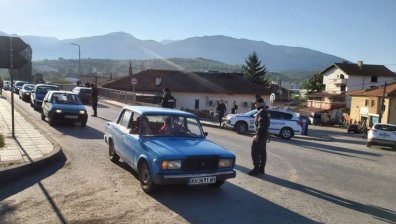 Полицейска блокада в Дупница заради изчезването на Янек Миланов (+Видео)