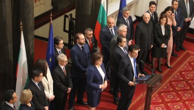 Кой кой е в кабинета "Петков"