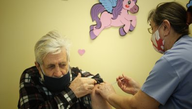 Не засилим ли темпа на ваксинация - четвъртата вълна ни залива през септември