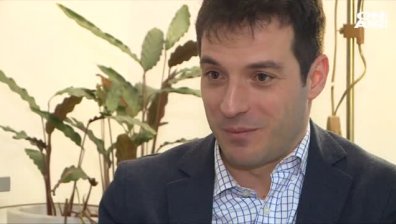 Млад испански дипломат описва приключенията си в книга
