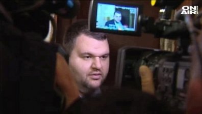 Медийният закон на Пеевски беше приет на първо четене, дори и без него