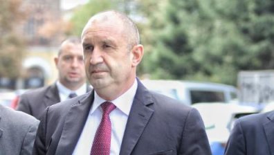 Радев: Правителството да не взима решения под натиска на улицата и протести