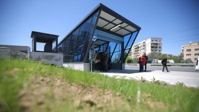 Със сила 21-годишен взе парите на дете пред метростанция в София