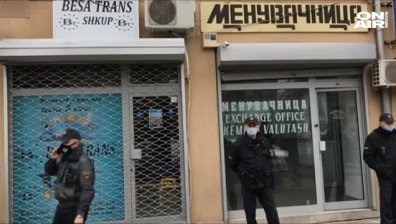 Роднини на пътниците от автобуса-ковчег се събраха пред офиса на фирмата в Скопие