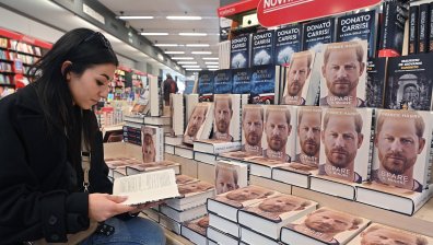 Принц Хари пише нова глава към книгата си "Резервен"