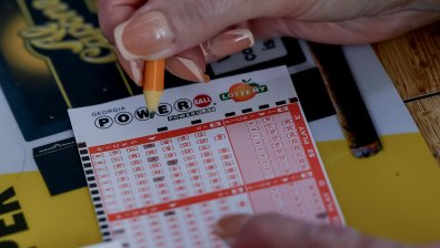 Голям късмет: Двама си делят милиарди от исторически джакпот в САЩ