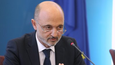 Министър Меджидиев смени ръководството на "Александровска" болница