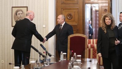 Радев връчи първия мандат на ГЕРБ-СДС (СНИМКИ)