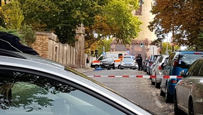 Двама загинаха при стрелба пред синагога в Германия (Обновена)