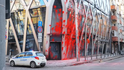 "Ще взривите залата": Скандал в НС заради имунитетите за боята по сградата на ЕК