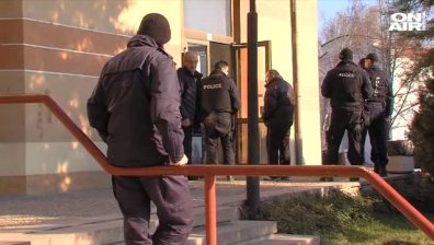 Схема за милиарди: Задържаха 43-ма за финансиране на тероризъм