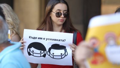 Родители протестираха срещу маските за децата в училище