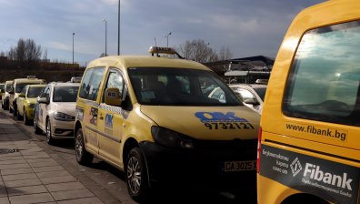 Как таксиметровите шофьори премахват неприятните миризми в купето?