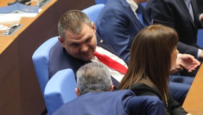 Делян Пеевски посочи сгушилите се под крилото на Бойко Борисов