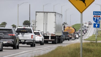 Кметът на Тампа: Това е ковчегът, в който се намирате, евакуирайте се (+ВИДЕО)