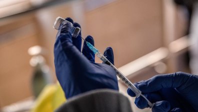 8 души са получили по погрешка петкратна доза от ваксината на Pfizer и BioNTech
