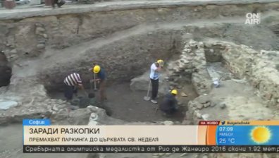 Паркингът до църквата "Света Неделя" остава... засега