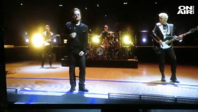 Боно от U2 прекъсна концерт в Берлин