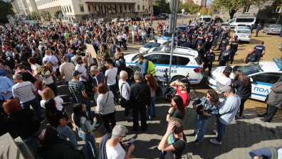 Смъртни заплахи към членове на ЦИК, те пък сами се сравняват със "селски пъдари"