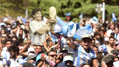 Там, където Меси е идол - Аржентина празнува, стотици хиляди са по улиците