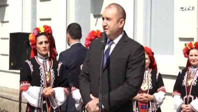 Радев към Борисов: Армията не е заплаха за демокрацията у нас
