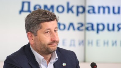 Христо Иванов подаде оставка: Колегите подкрепиха това решение