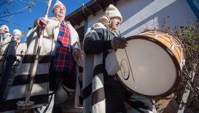 Коледари обиколиха село Гара Бов