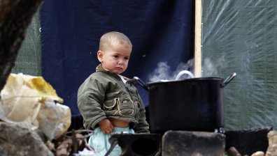 Изгубеното поколение сирийчета - гладуващи, събиращи отпадъци и без училище