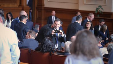 Домашното насилие върна депутатите извънредно в НС