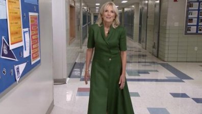 Модните критици впериха поглед в жената до Джо Байдън