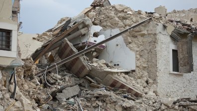 Силен трус в Иран взе три жертви
