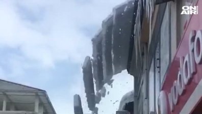 Лавина затрупа месарски магазин в Източна Турция