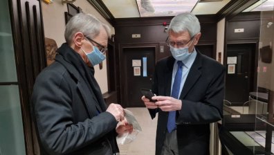 Поискаха на Денков "зелен сертификат", за да влезе на работа в МОН