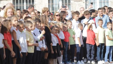 "Без цветя на 15 септември": Ученици даряват пари за пострадалите в Царево