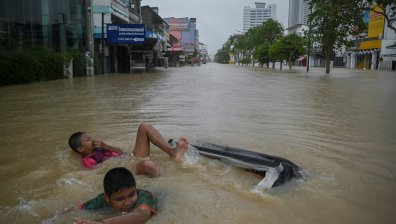 Рекордни наводнения в Тайланд: Потоп взе най-малко 18 жертви 