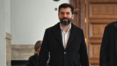 Подлагат Кирил Петков на скенер на мозъка заради обвиненията за наркотиците