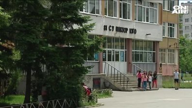 Деветокласник наби учителка в столично училище