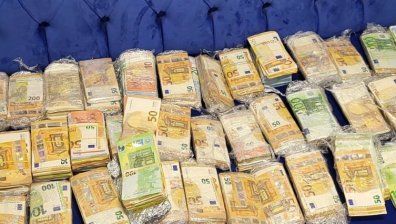 Митничари откриха над 1 млн. лв. недекларирана валута в камион от Нидерландия