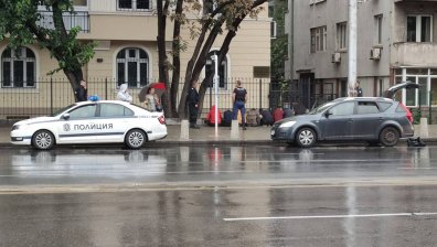 Шофьор не спря за проверка на "Враня", пипнаха го на Орлов мост с нелегални мигранти