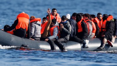 Гумена лодка с мигранти потъна край Турция, загинаха и деца