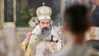 Патриарх Даниил на Петдесетница: Нека живеем достойно и благодарим на Бога