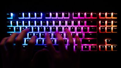 Компютърни заложници: Защо правителствата не забраняват хакерския откуп?