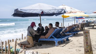 Силно земетресение от 6,2 по Рихтер удари Индонезия