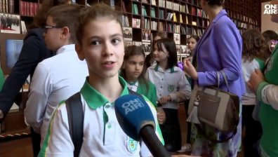 Деца се срещнаха с Румен Радев в президентството: "Библиотеката е най-важното място"