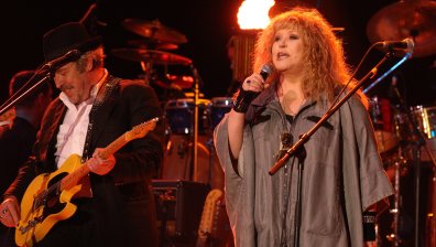 Пугачова взриви социалните мрежи с критиката си към Путин: Милиони алени рози срещу силите на злото