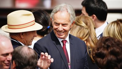 Тони Блеър е уличен в нарушаване на наложената му карантина