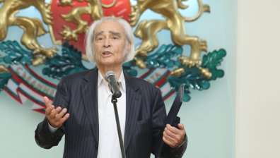 "Магьосник на словото, рицар на книгата": Президентът се сбогува с Антон Дончев