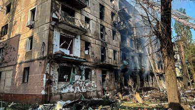 "Всичко гори, има загинали": Ужасът в Кривой Рог - хора скачат от балконите, за да се спасят