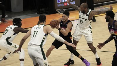 "Финикс" би "Милуоки" и протегна ръка към първа титла в НБА