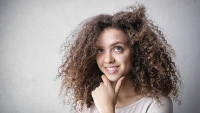 Елементарни трикове за поддръжка на къдрава коса